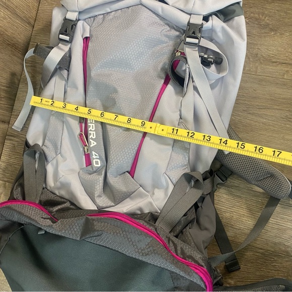 The North Face Terra 40 Hiking Backpack M/L Gray Pink EUC Outdoors - Picture 7 of 9
